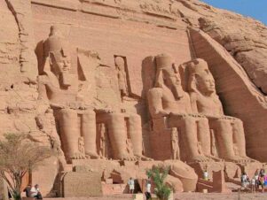 abu-simbel-temple